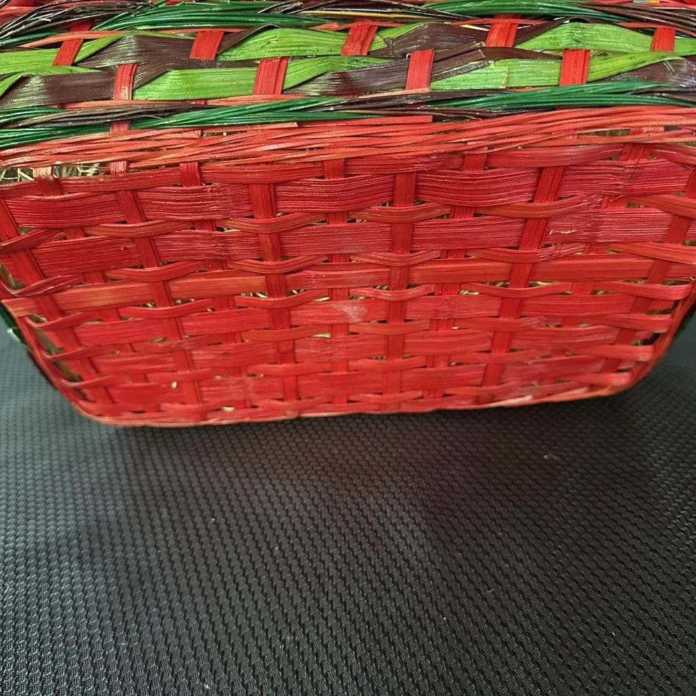 Wicker Holiday Basket Green Red with Straw Grass 12